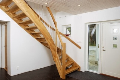 曲線部の美しい木製階段