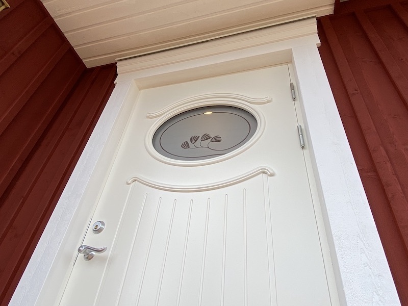 北欧デザインの玄関ドア