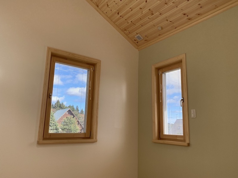 木製窓とパイン製額縁＆窓台