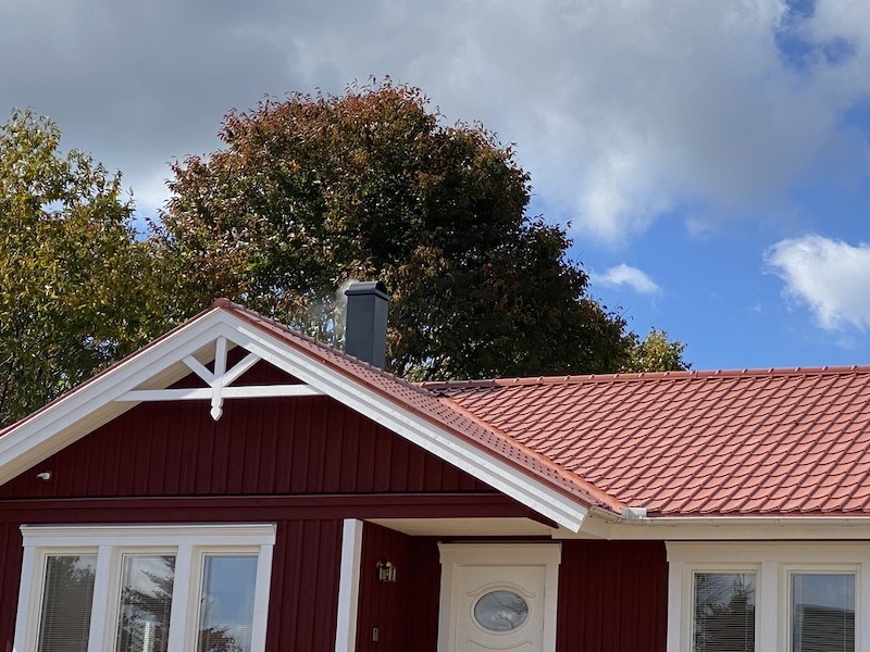 北欧らしい屋根の四角形煙突