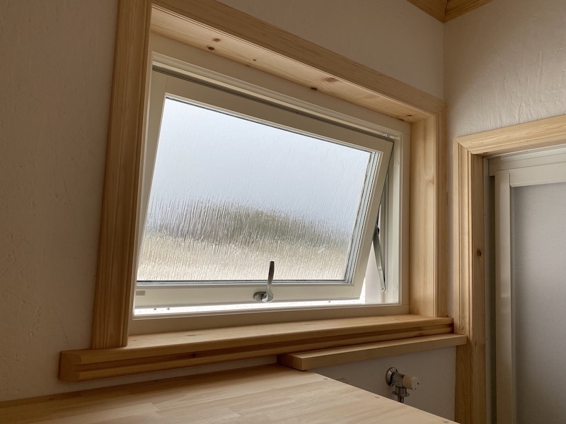 木製窓とパイン製額縁＆窓台