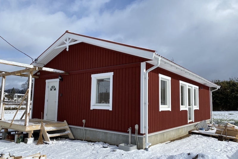 新しいスタイルのスウェーデン本国仕様住宅