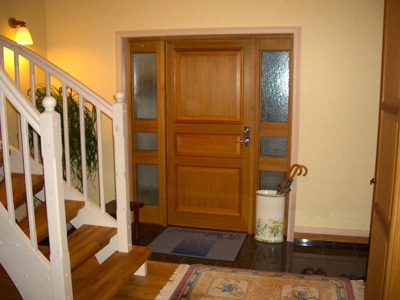 クラシックデザインの玄関ドア