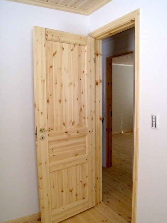 パイン無垢材の框ドア