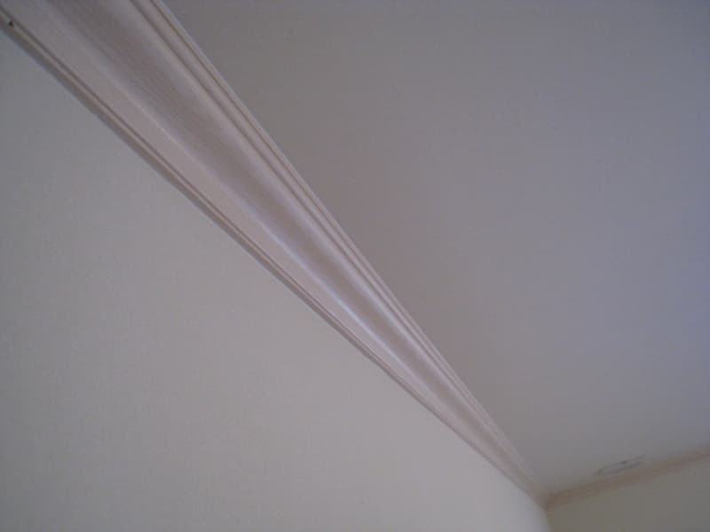 上質な木目の見えるホワイト仕上げ