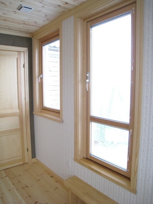 窓高さと同じ横桟「13」