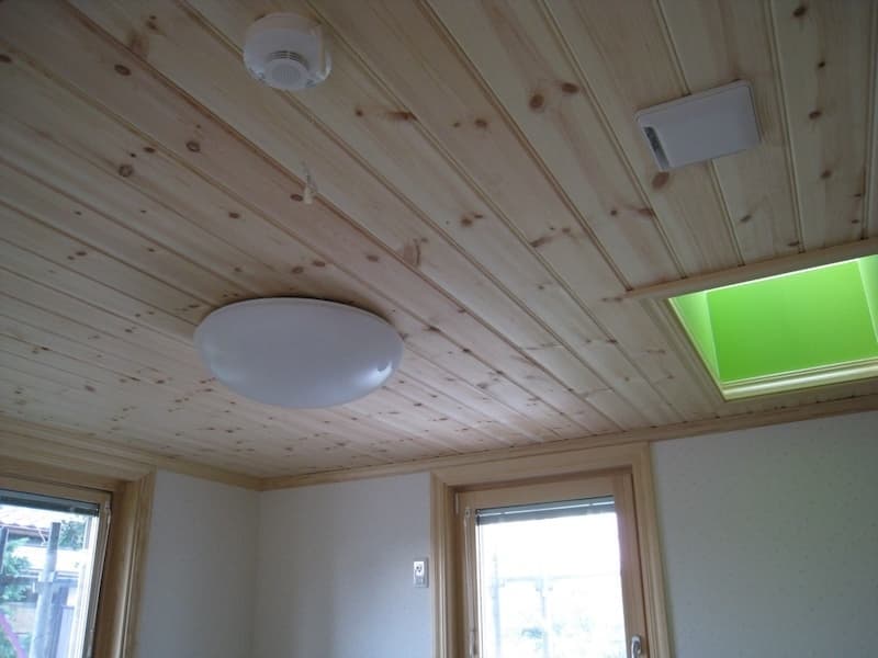 継目の凹凸による美しい光の陰影