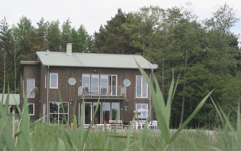 伝統デザインから脱却したスウェーデンの家