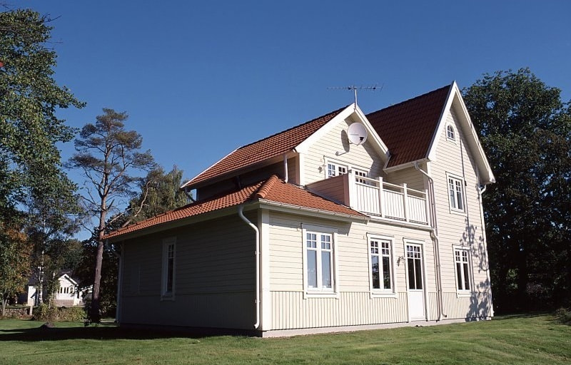 美しい外観デザインと上質感を持ったスウェーデンの木造住宅