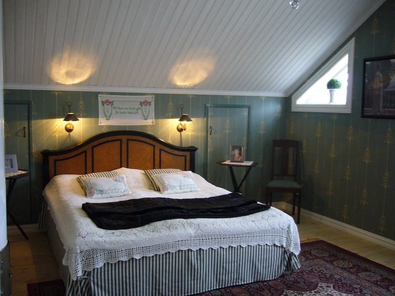 勾配天井を上手く使えば開放的なベッドルームが可能