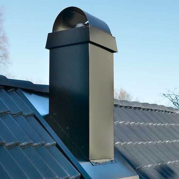 北欧らしい四角形型の屋根煙突（ブラック色）