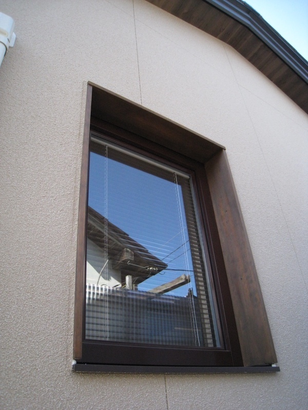 アルミ被覆の木製窓