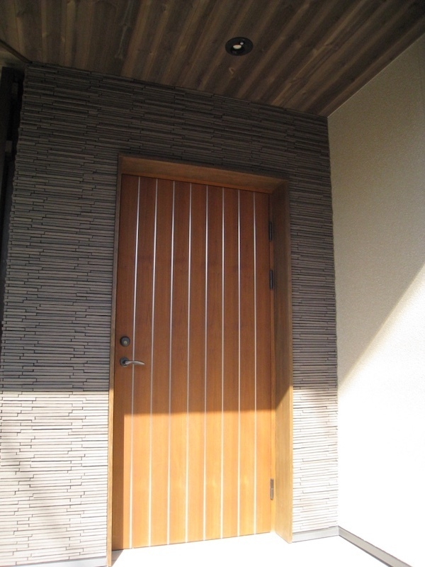 メタル＆チーク材の玄関ドア