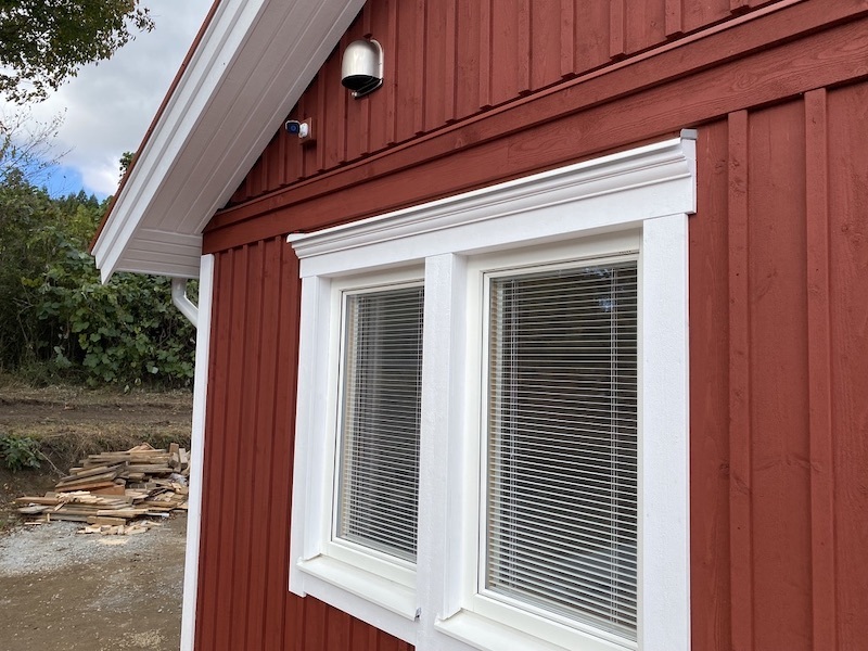 窓も取付済のスウェーデン製外壁ブロック
