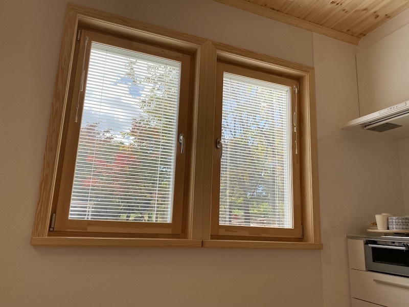 インテリア性の高い木製窓