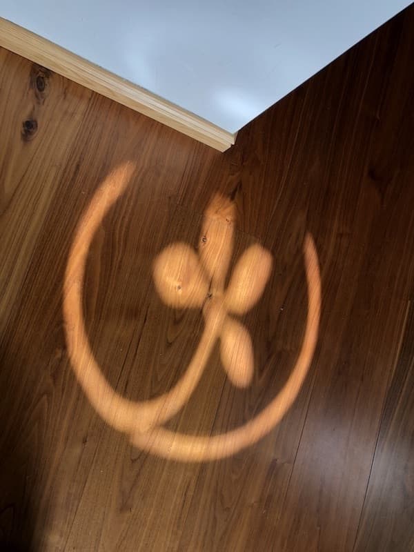 デコールガラスの投影（床）