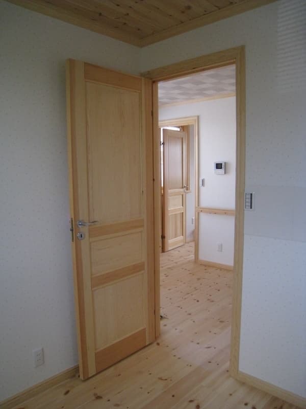 パイン＆白基調でモダンな感じ