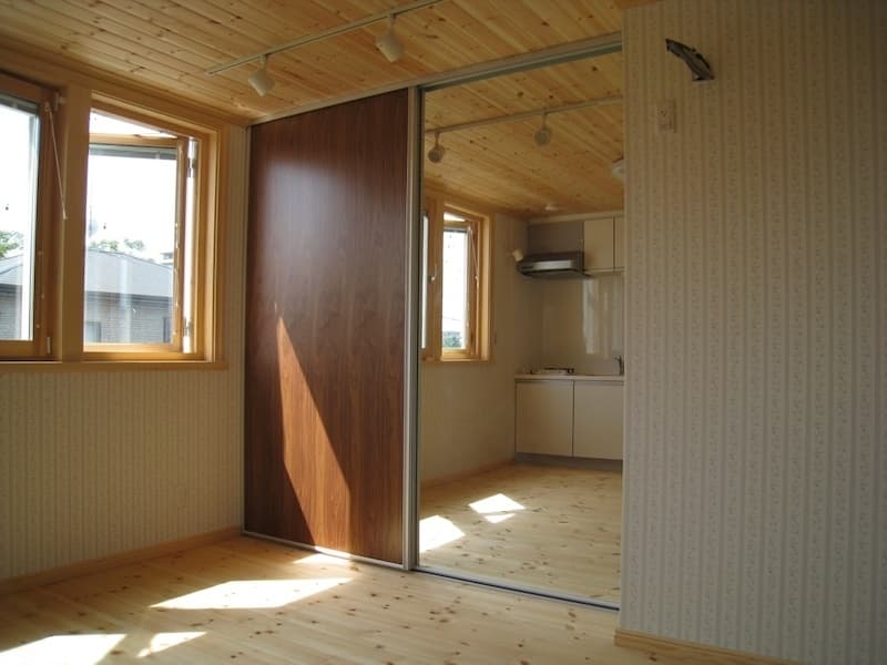 壁全面の収納スライドドア