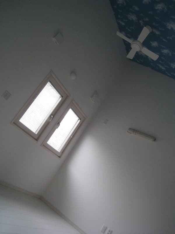 白基調の部屋＆青空天井