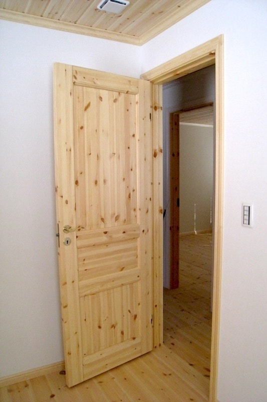 パイン無垢材の框ドア
