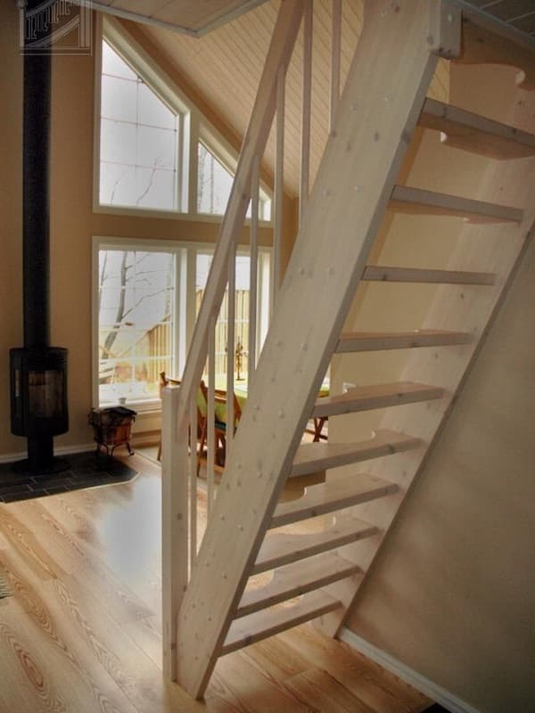 デザイン性の高い梯子型階段