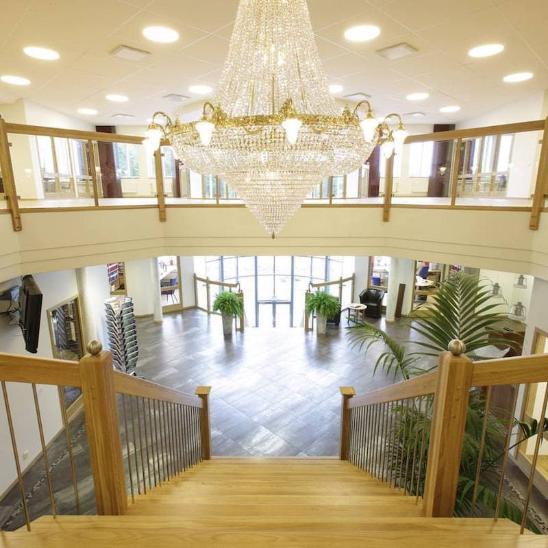 商業施設でのスウェーデン木製階段