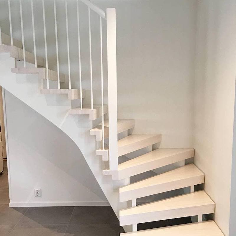独特な形状の階段踏板デザイン