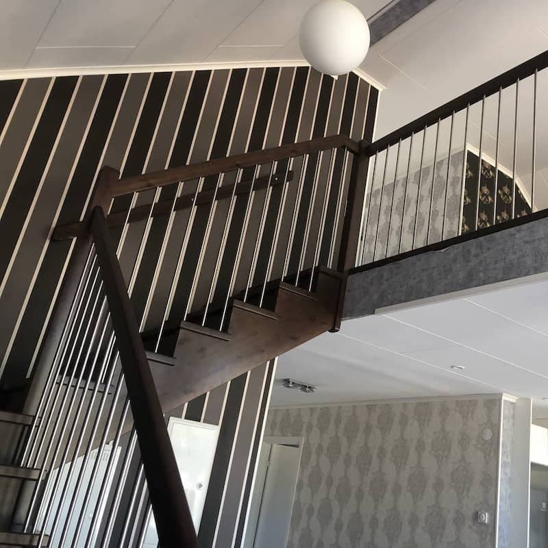 階段から2階へ続く手すり＆手すり子