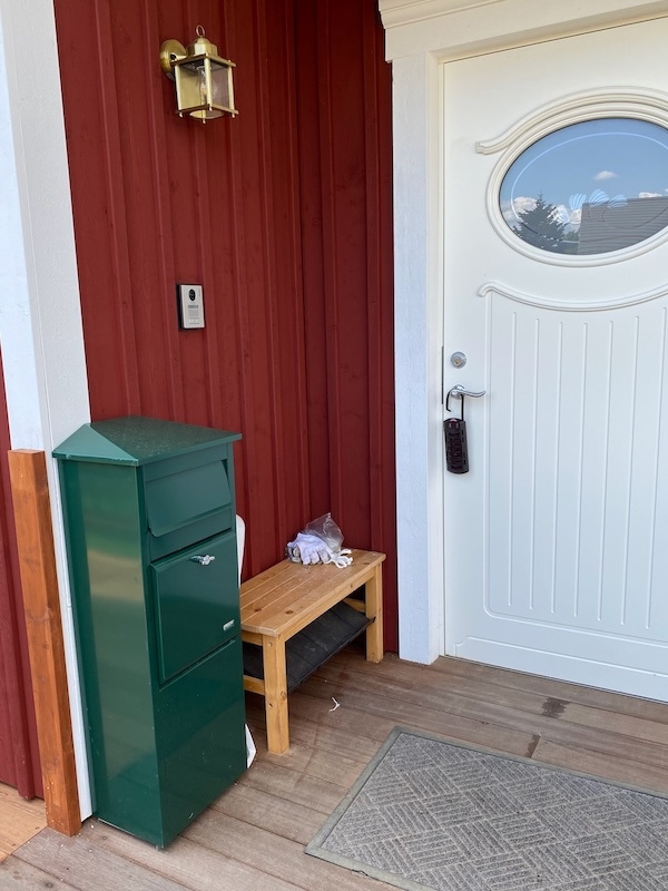 クラシックな緑色の宅配ボックス