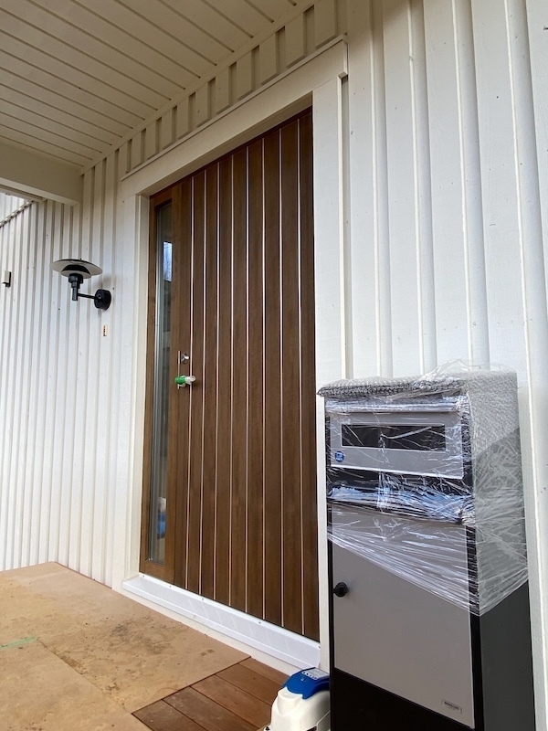 モダンデザインの郵便受け