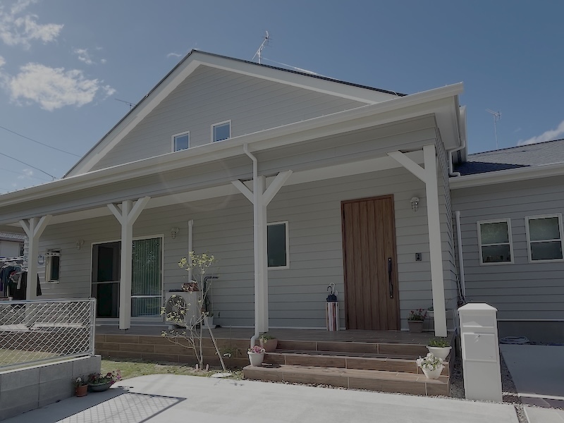 上質なホワイト色の宅配ボックス