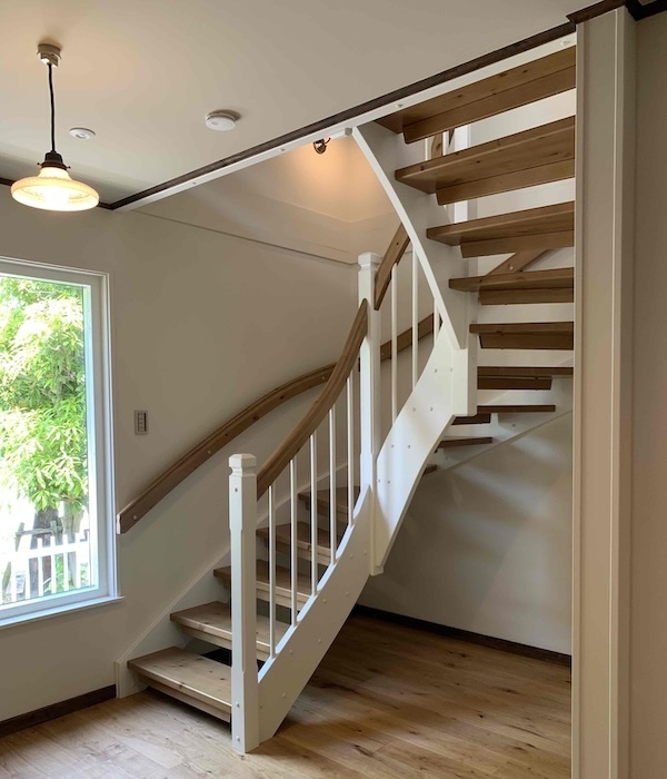 アータブ のパイン製階段