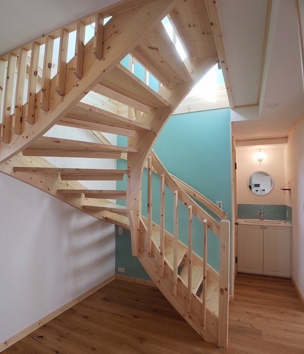 ATAB のパイン製階段