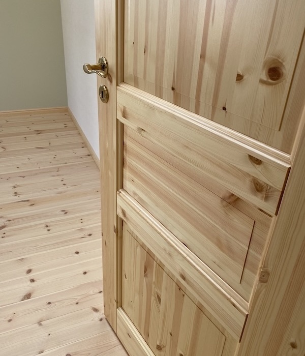 GK Door のパイン製ドア