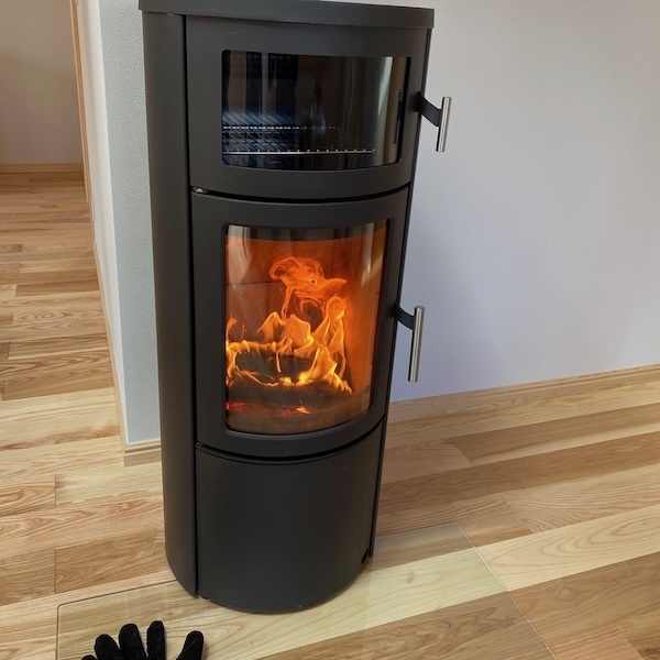 北欧のオーブン付薪ストーブ