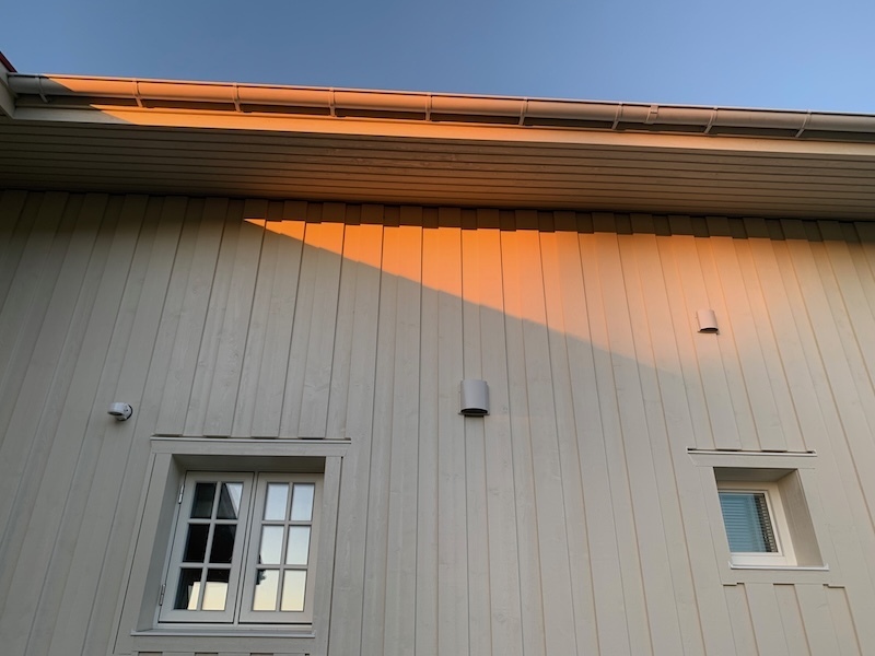 外側アルミ被覆の3層ガラス木製窓