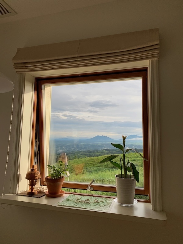 120cmの大きな木製窓