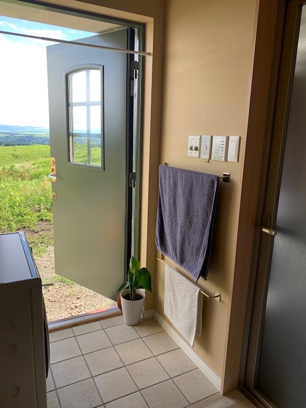 断熱ドアの勝手口