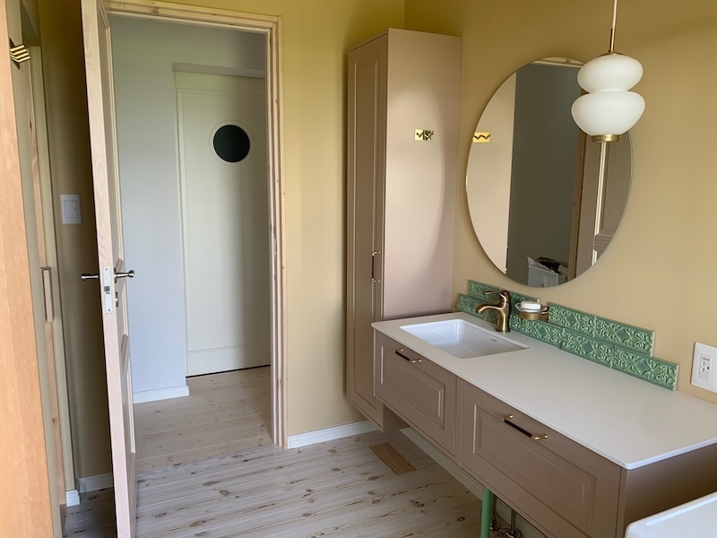 北欧デザインの洗面化粧台